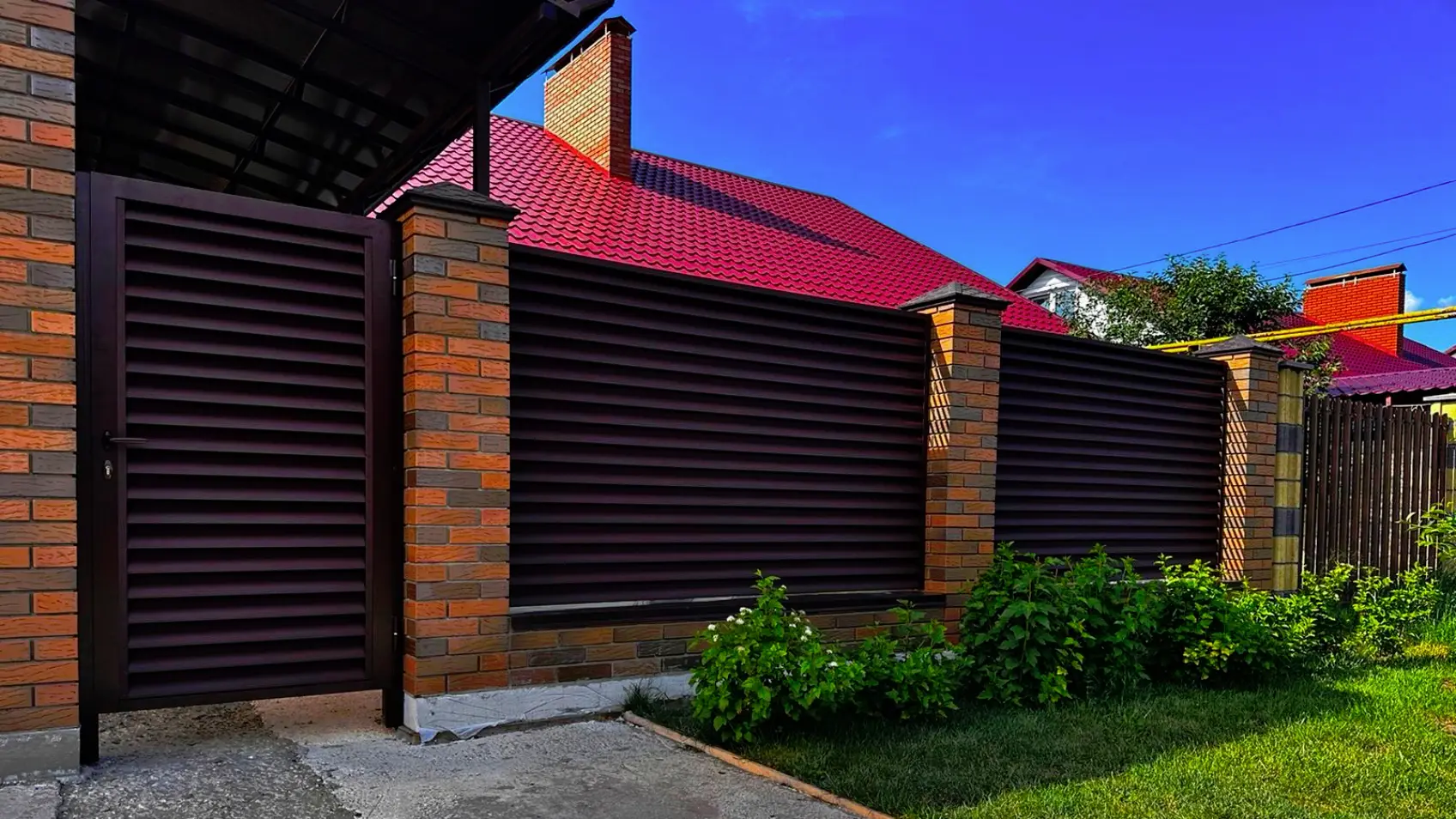 Фото 1 забор Еврожалюзи RAL8017 МАТТЕ Коричневый двусторонний